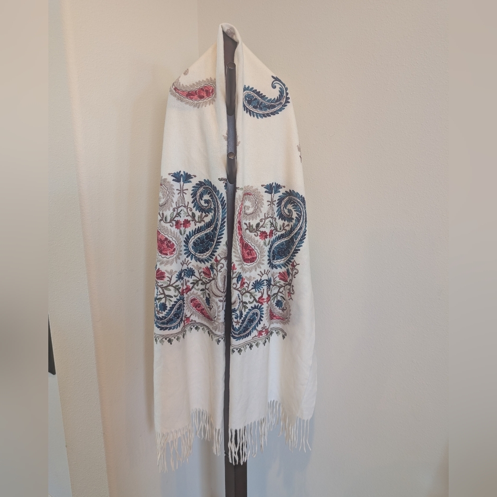 Cashmere Ivory Floral Patterned Shawl - Picture 8 of 8